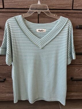 Haptics Mint Green Houndstooth V-Neck Short Sleeve Top